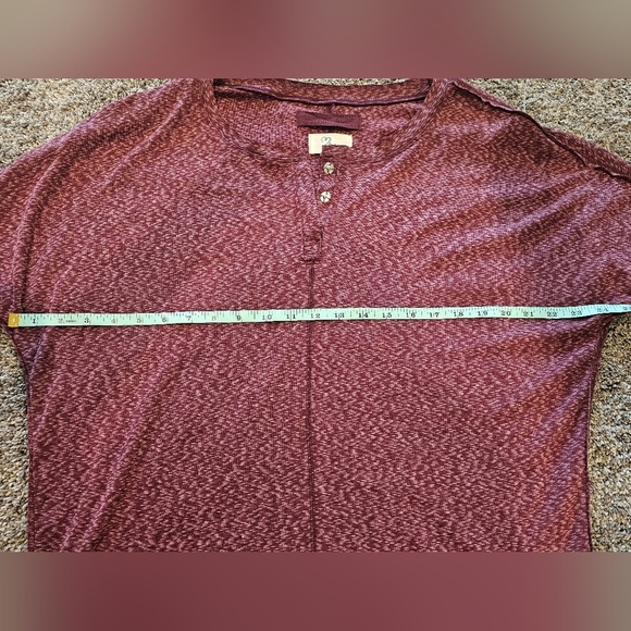 NWOT! All In Love Maroon 3 Snap Neck 3/4 Sleeve Vented Top- Medium - Picture 10 of 12